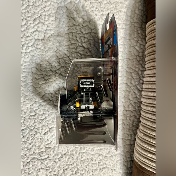 Monster Jam JCB Digatron - Picture 5 of 6